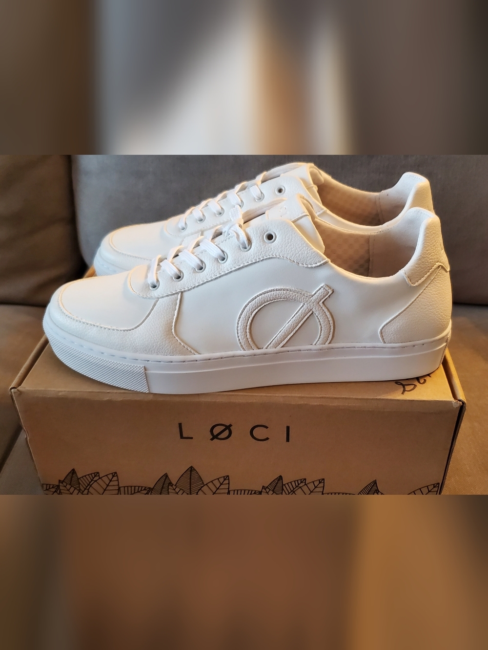 NIB Loci Seven Men's White Sneakers